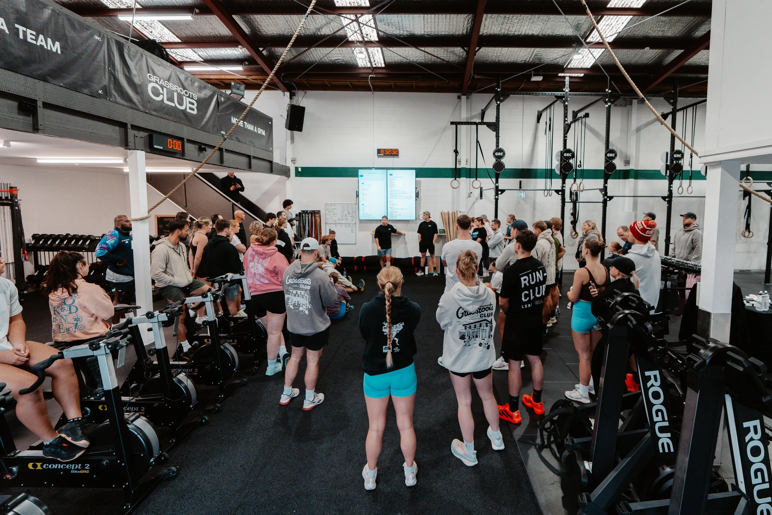 The whole class gathered around the screen for the workout brief.